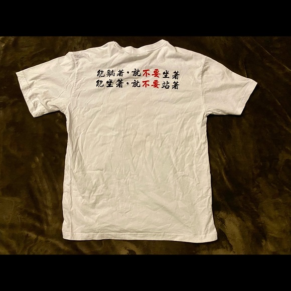 Chinese Writing on a white tee shirt - Picture 2 of 5